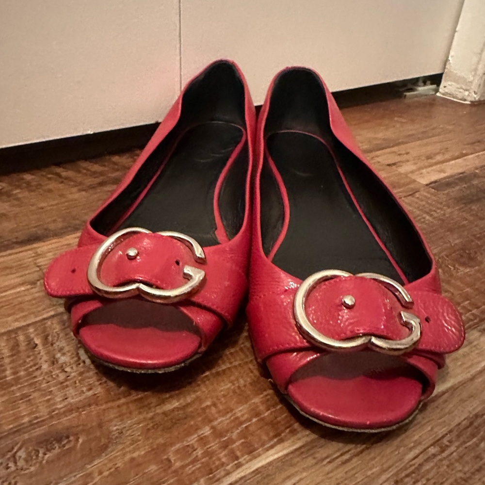 Gucci Salandia Patent Leather flats with Silver GG logo in Fucshia, Size 40